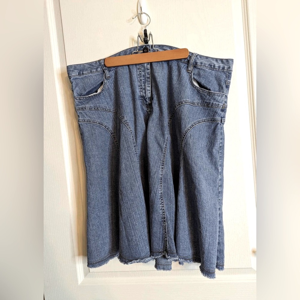 Faded Glory Women’s Plus Stretch blue jean skirt Size: 22W